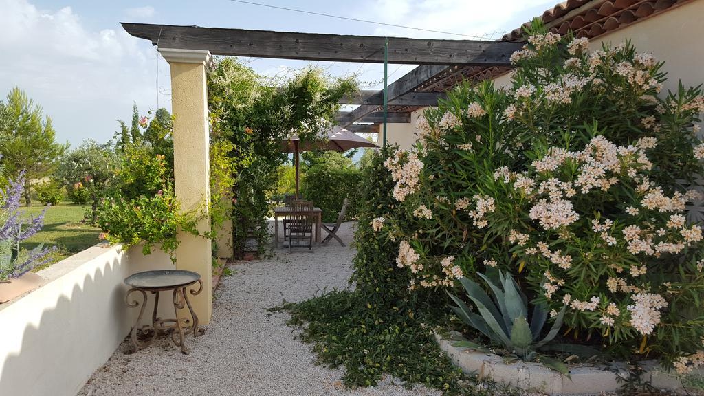 Lamanderie En Provence Bed and Breakfast Alleins Esterno foto